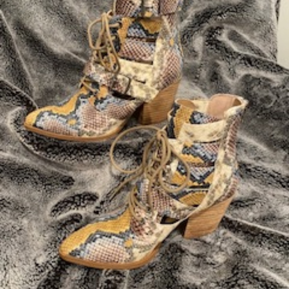 Steve Madden Snake-skin high-heeled boots